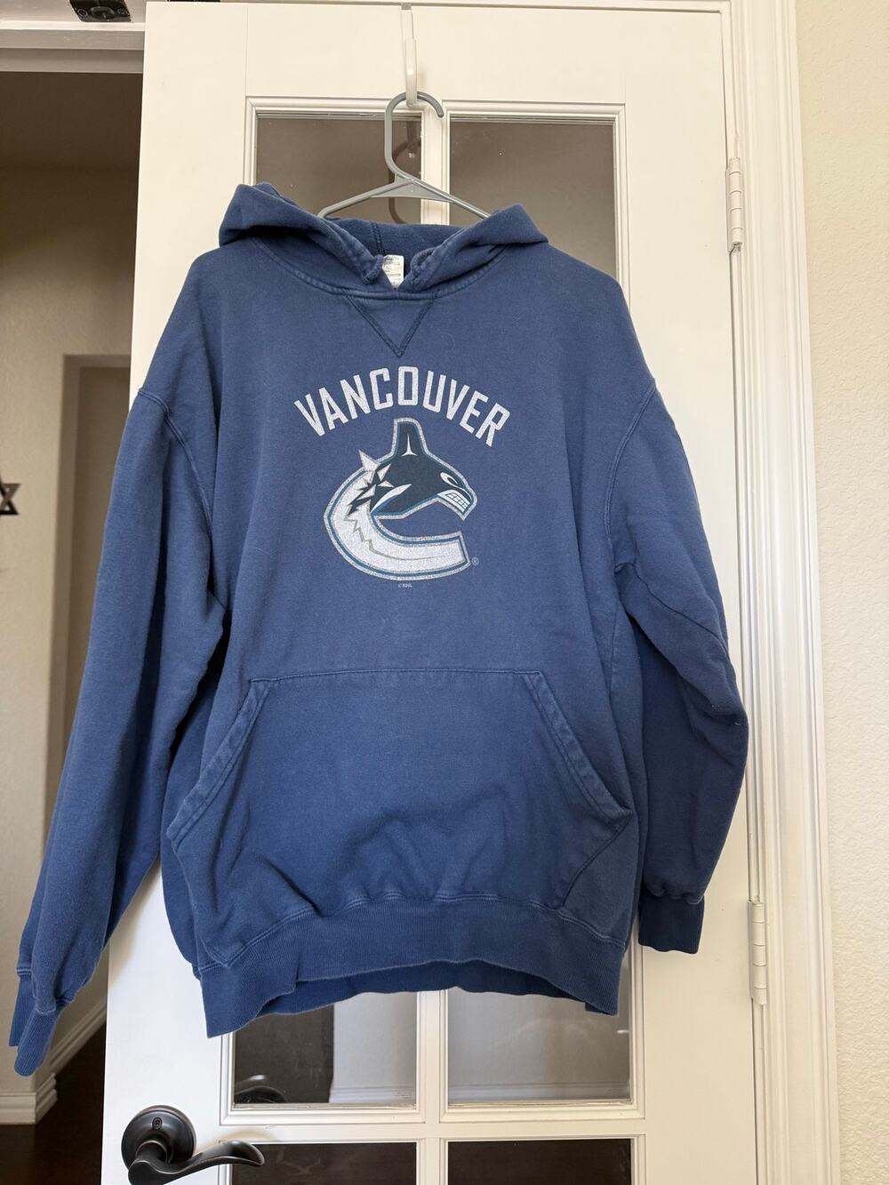 Vancouver Canucks NHL Hoodie Large Blue Sweatshirt Made in Canada & puck